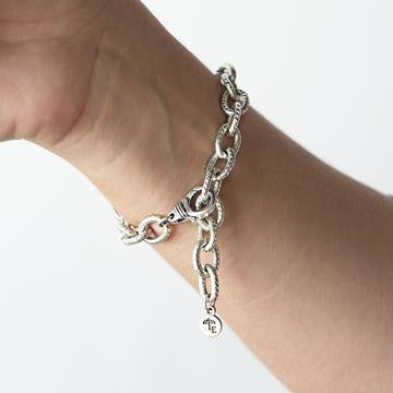 Link Bracelet Love Never Fails - Silver